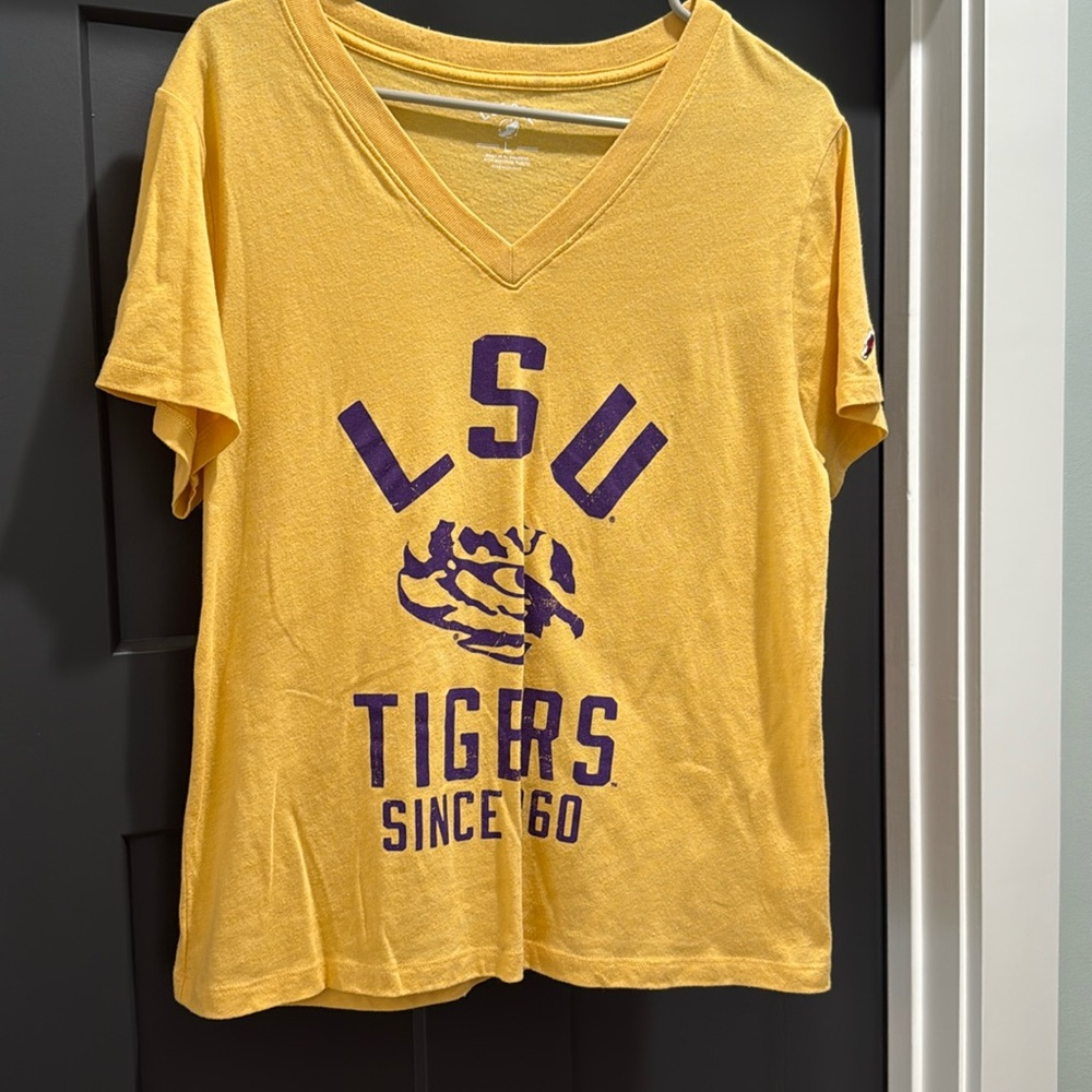 Women’s LSU tshirt like new size large